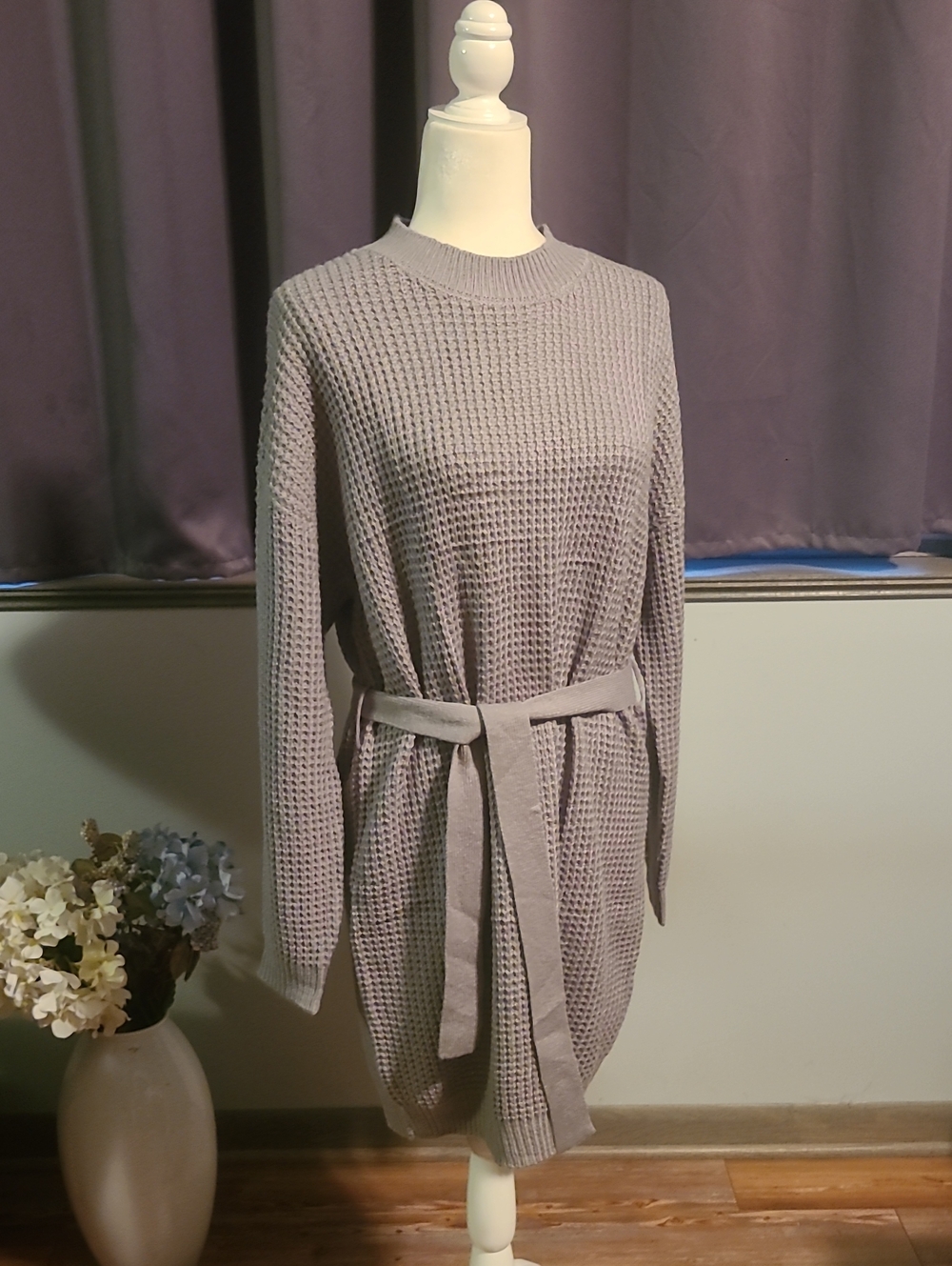 Zesica Women's Gray Knit Belted Sweater Dress - Medium